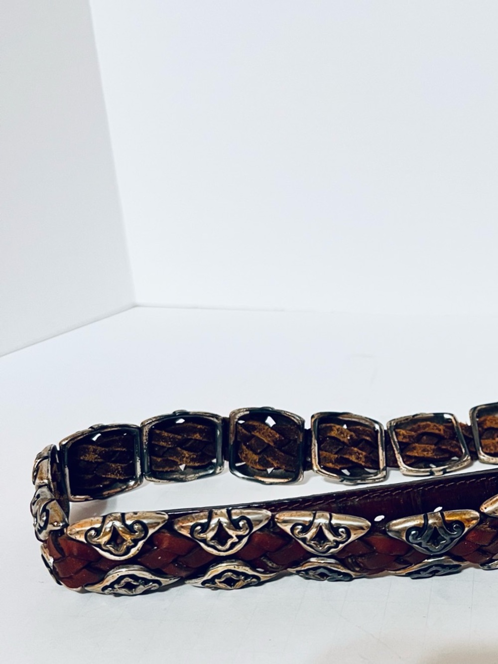 BRIGHTON WOMENS BELT 'S” WOVEN LEATHER SILVER FLEUR DE LIS